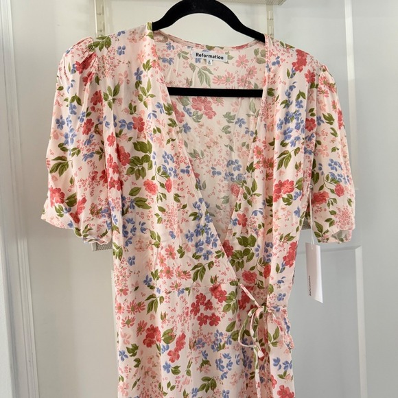 NWT S Reformation Laurent Wrap Mini Dress Esmee Floral Pink Blue Short Sleeve - Picture 2 of 5
